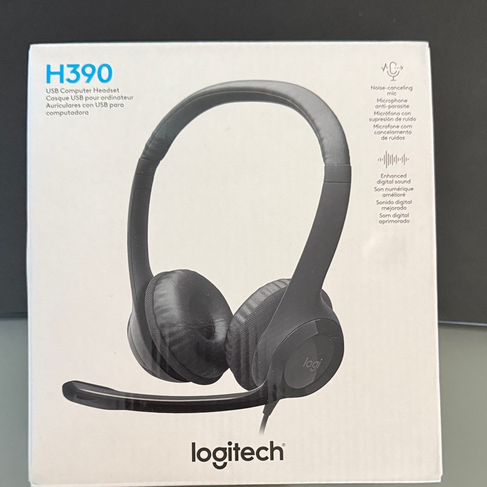Logitech H390 USB Headset in Black